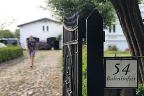 A gated entrance with a sign reading '54 Bahnhofstr.' - Holiday apartment with 2 bedrooms (Fehmarn)
