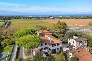 Exterior - Holiday Home 'Apartment in Colonica in The Tuscan' with Sea View, Private Terrace and Wi-Fi (San Vincenzo)