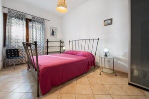 Room - Holiday Home 'Apartment in Colonica in The Tuscan' with Sea View, Private Terrace and Wi-Fi (San Vincenzo)