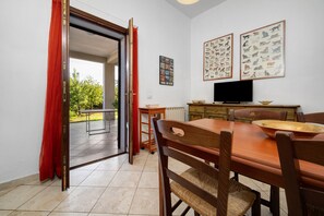 Dining - Holiday Home 'Apartment in Colonica in The Tuscan' with Sea View, Private Terrace and Wi-Fi (San Vincenzo)
