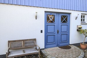Untagged - House on the Bodden shore (Born a. Darß)