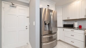 Kitchen - 404 Lighthouse Shores (Ponce Inlet)