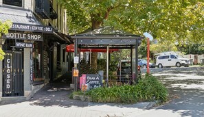 Immediate Surroundings [summer] (<1 km) - Waterfall Garden 3-Bed Home McMahons Point (McMahons Point)