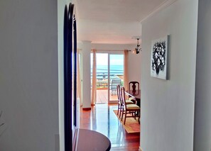 A hallway leading to a dining area with a view of the sea. - Vale Formoso Funchal by Rentallido (Funchal)