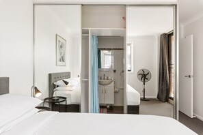 Bedroom - Spacious 2-Bed Apartment Near Parramatta CBD (Parramatta)