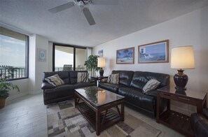 Living area - Ashley Condominium 601 (Daytona Beach Shores)