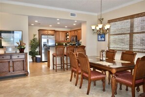 Dining Area - Captiva 102 - 3 month minimum (Daytona Beach Shores)