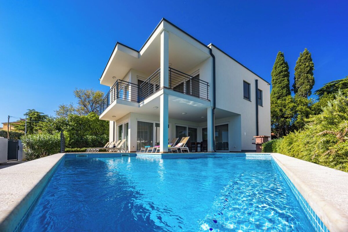 Private pool