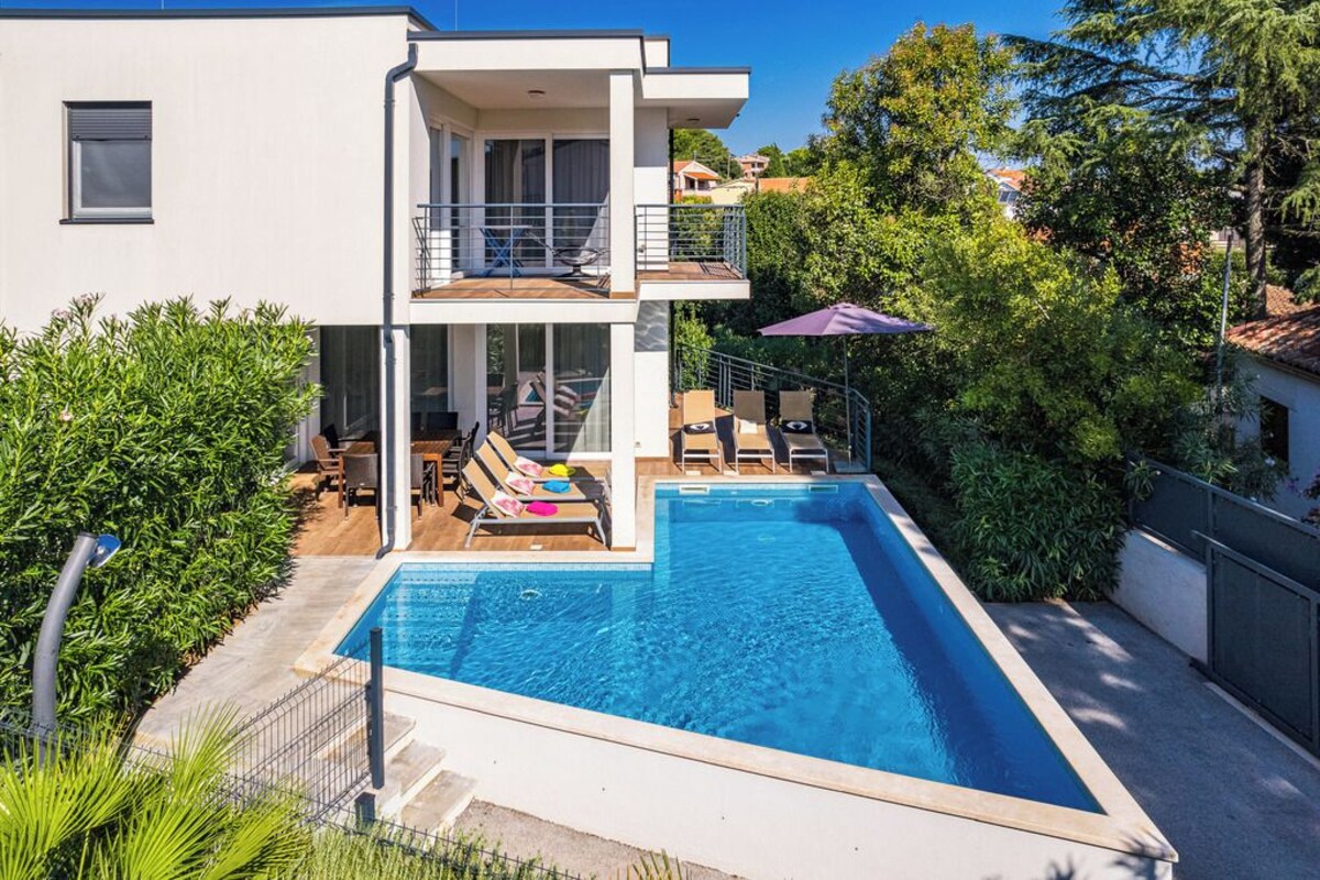 Private pool