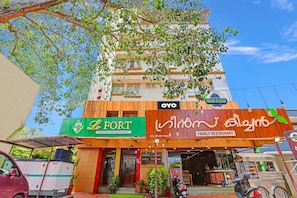 A multi-story building with a restaurant on the ground floor named 'OYO' and another named 'FORT'. - Hotel O Le Fort (Thiruvananthapuram)