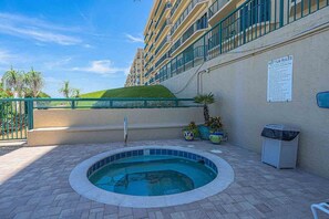 Hot tub - #4511 Towers @ Ponce Inlet 2/2 Oceanfront Condo Traffic Free Beach (Ponce Inlet)