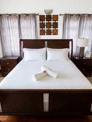 Room - En-Suite Master Bedroom in Cap Estate (Cap Estate)