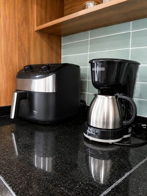Kopi dan/atau pembancuh kopi