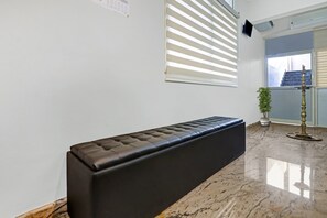Lobby - Hotel O Poptavern Premium (Trivandrum)