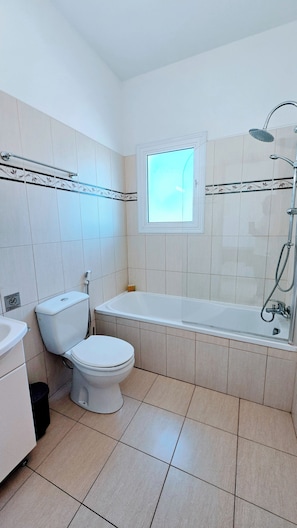 A bathroom with a toilet, a bathtub, and a shower. - Villa Alkioni 31 with Private Pool & Jacuzzi (Paralimni)