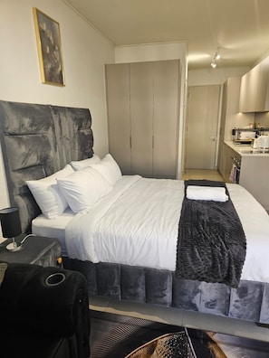 Room - Executive Deluxe Studio Apartment In Rosebank (Johannesburg)