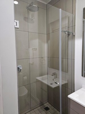 Bathroom - Executive Deluxe Studio Apartment In Rosebank (Johannesburg)