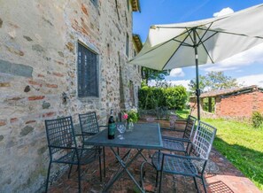 Outdoor dining - Vrbo Property (Lucolena In Chianti)