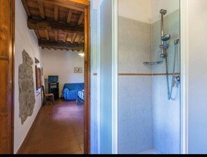Bathroom - Vrbo Property (Lucolena In Chianti)