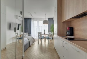 Private kitchenette - Portovo 96 Apartment with Parking (Gdańsk)