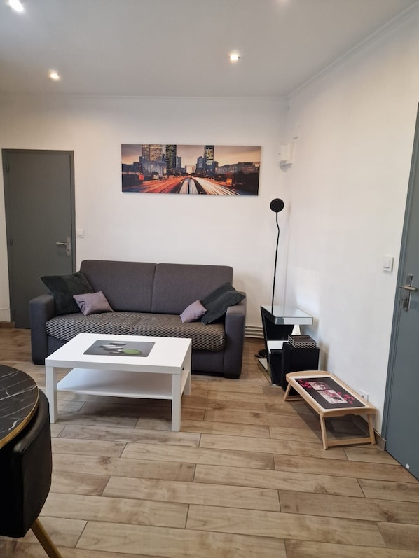Living area - Vrbo Property (Nanterre)