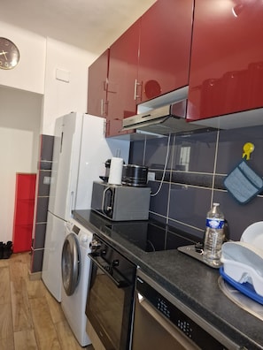 Private kitchen - Vrbo Property (Nanterre)