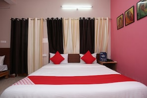 Room - Collection-O Sara Grand Near Ram (Lucknow)