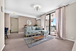 Lounge Area - Wellington Breeze – Mosman Park – 2BR with Pool & Balcony (Mosman Park)