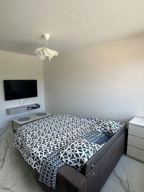 Room - Vrbo Property (Lyon)