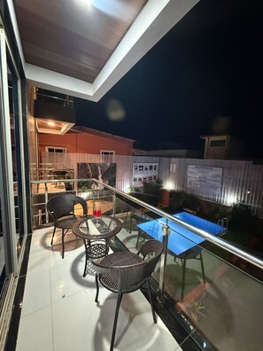 Outdoor dining - Evergreen Hotel & Stay Mahabaleshwar (Mahabaleshwar)