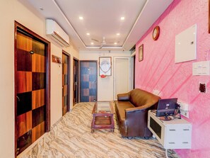 Living area - Collection O Kiara Guest House (Lucknow)