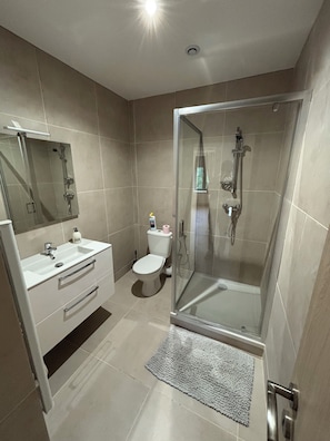 Bathroom - Vrbo Property (Givors)