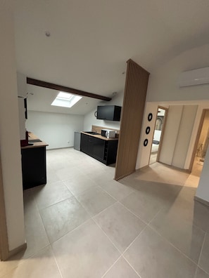 Private kitchen - Vrbo Property (Givors)