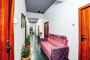 Living area - Hotel O Vijayawada Bus Terminal (Vijayawada)
