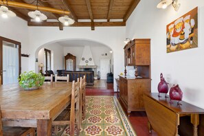 A traditional dining room with a wooden table, chairs, and a patterned floor. - Apartment 'Borgo Ritrovato - Casa Ulivo' with Private Terrace, Wi-Fi and Air Conditioning (Patù)