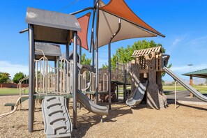 Gubler Park Playground - Grand Resort #98: Private Pool + Sports Court (Santa Clara)