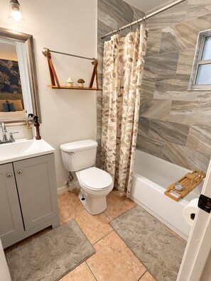 Bathroom - Enjoyable 2-bedroom house with AC in lovely Orlando (Orlando)