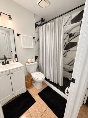 Bathroom - Enjoyable 2-bedroom house with AC in lovely Orlando (Orlando)