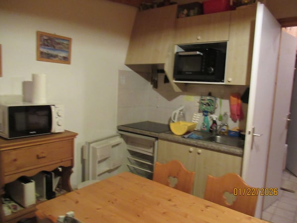 Private kitchen - Vrbo Property (Châtel)