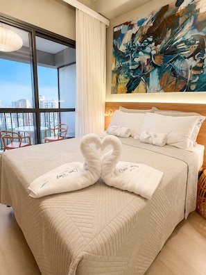A hotel room with a large bed, a painting on the wall, and a view of the city through large windows. - SETIN 2304 (São Paulo)