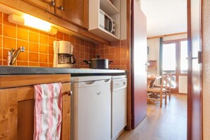 Private kitchen - Wifi, 10m from ski slopes, sauna, hammam, ski locker, 22-25m², Val Thorens (Val Thorens)