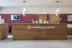 Lobby - Wifi, 5m from ski slopes, view mountain, swimming pool, sauna, hammam, balcony, ski locker, 49-56m² (Flaine)