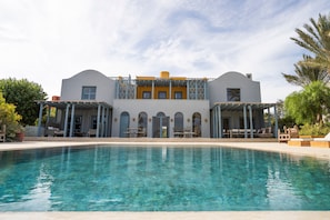 A two-story building with a pool in front. - Lagoon Front Villa Private Pool El Gouna (El Gouna)