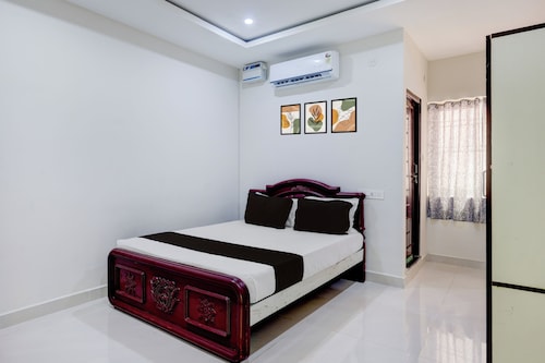 Hotel O Eswar Grand Palace Perungudi