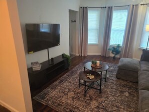 Living area - Perfect 2-bedroom house in Detroit for a relaxing stay (Detroit)