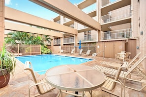 Pool - Oceanfront Maui Condo  Turtles, Sunsets and Views (Lahaina)
