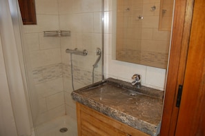 Bathroom - Vrbo Property (Châtel)