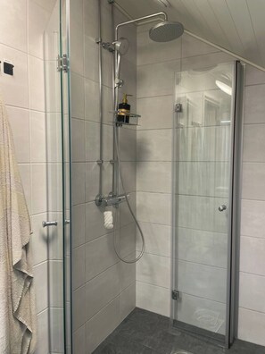 Bathroom - Room-room in Espoo & Free Parking (Espoo)