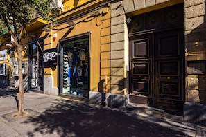 A storefront with a sign reading 'SPORT' and a visible entrance. - Cozy Slooping Rooftop (Naples)
