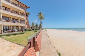 ชายหาด